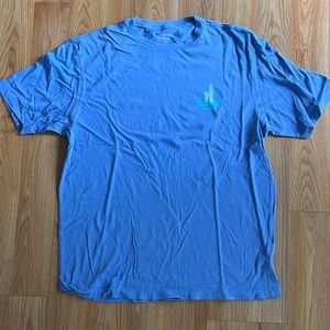 Large Mens johnnie-O T-shirt